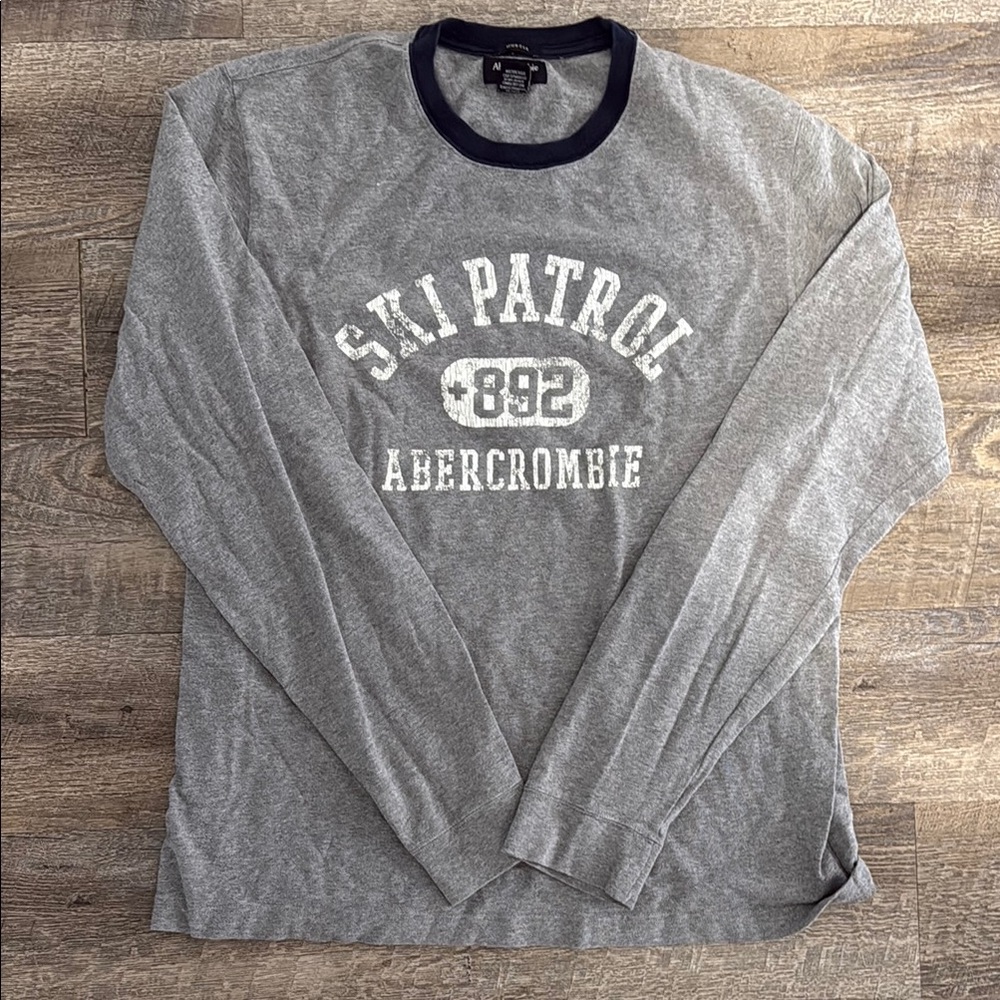 Abercrombie & Fitch Gray Long Sleeve Tee - Picture 3 of 5
